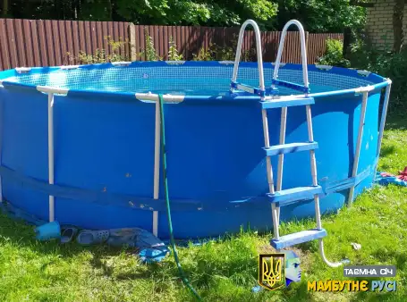 Літня прохолода у власному дворі: як організувати безпечне місце для купання на дачі